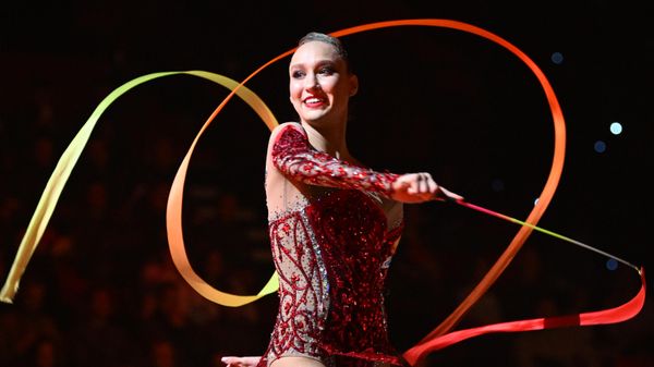 Rusya ritmik jimnastik takımı gala konserine katılan bir sporcu. Moskova, Rusya - Sputnik Türkiye