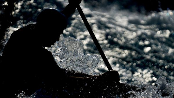 Rusya kano slalom takımı üyesi Pavel Eigel, Tokyo'daki 32. Yaz Olimpiyat Oyunları öncesinde yarışma öncesi antrenmanda - Sputnik Türkiye