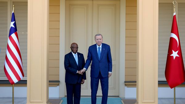 Cumhurbaşkanı Recep Tayyip Erdoğan,  Vahdettin Köşkü'nde Liberya Cumhurbaşkanı Joseph Nyuma Boakai ile bir araya geldi - Sputnik Türkiye