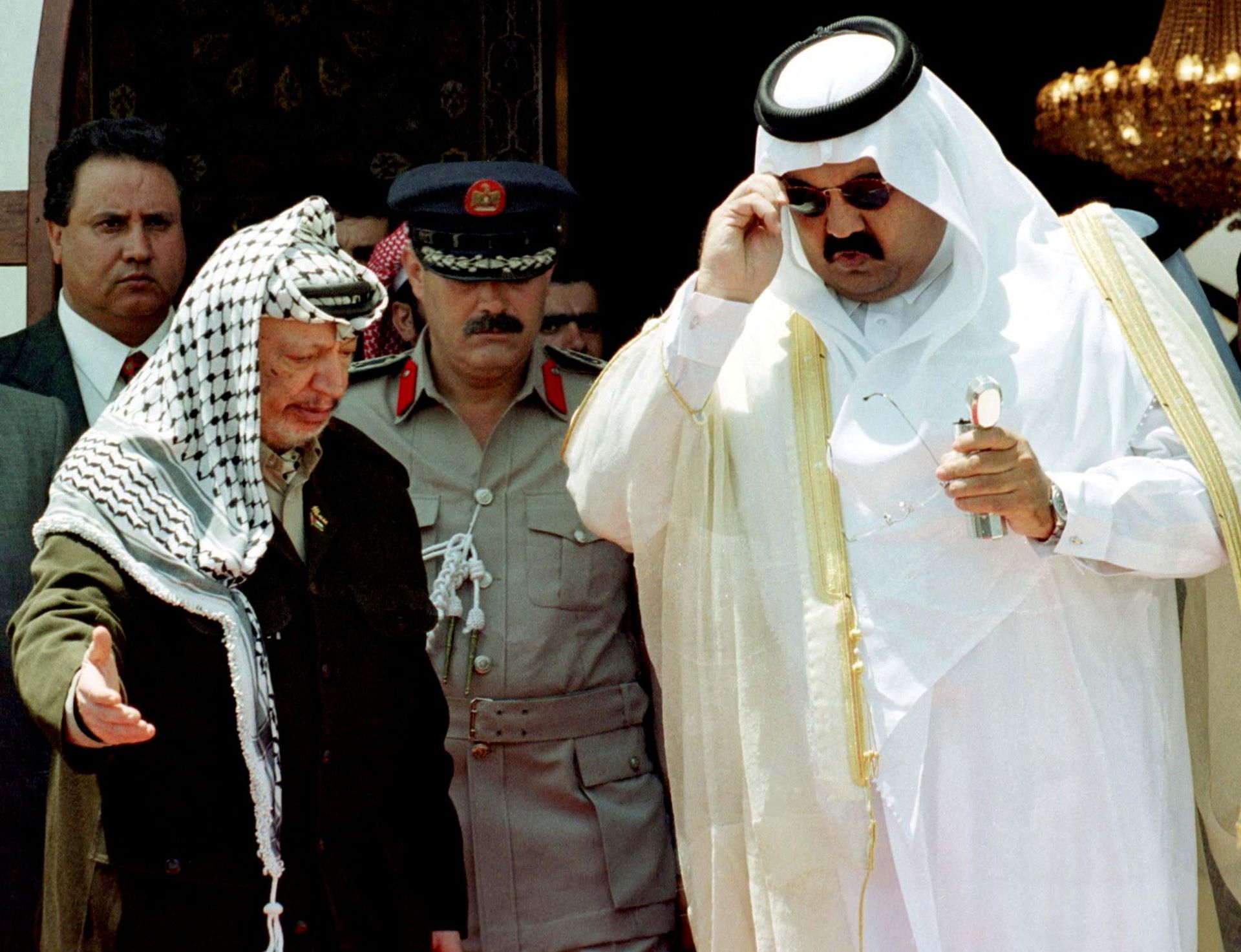 Yaser Arafat ve  Eski Katar Emiri Şeyh Hamed bin Halife Al Sani - Sputnik Türkiye, 1920, 12.07.2026