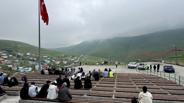Atatürk silüetini izlemek amacıyla düzenlenen ve bu yıl 27'ncisi gerçekleştirilen Atatürk'ün İzinde ve Gölgesinde Damal Şenliklerinde havanın bulutlu olması nedeniyle silüet izlenemedi - Sputnik Türkiye