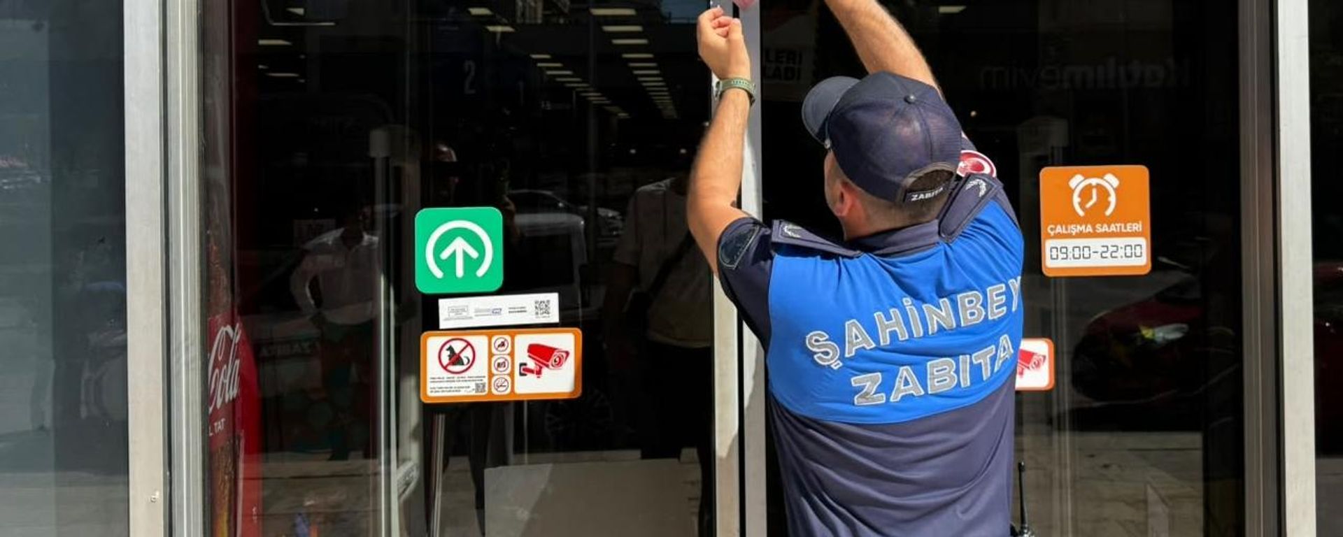 Gaziantep'in Şahinbey ilçesinde, ikinci kez son kullanma tarihi geçmiş ürün sattığı tespit edilen zincir markete 7 gün kapatma cezası verildi - Sputnik Türkiye, 1920, 13.07.2026