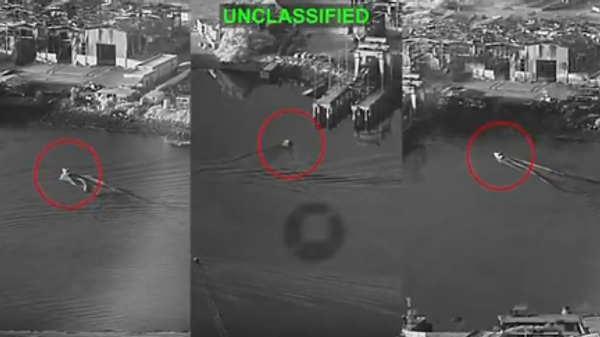 CENTCOM, İran'ın Bender Abbas limanı ve denizaltısına saldırı videosu yayınladı CENTCOM, İran'ın Bender Abbas limanı ve denizaltısına saldırı videosu yayınladı - Sputnik Türkiye