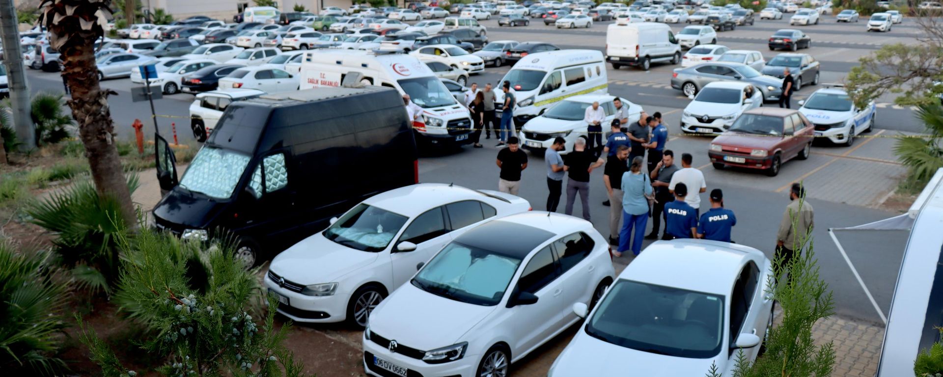 Alışveriş merkezi otoparkında park halindeki karavanda yabancı uyruklu bir kişi ölü bulundu - Sputnik Türkiye, 1920, 13.07.2026