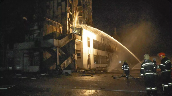 Odessa limanında itfaiyeciler - Sputnik Türkiye