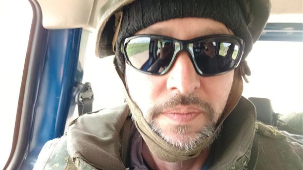 Fransız gazeteci, savaş muhabiri ve yazar Laurent Brayard - Sputnik Türkiye