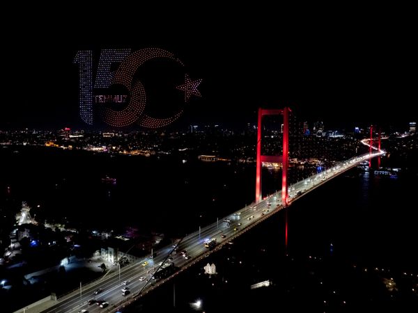15 Temmuz'un 10. yılında İstanbul semalarında dron gösterisi düzenlendi - Sputnik Türkiye