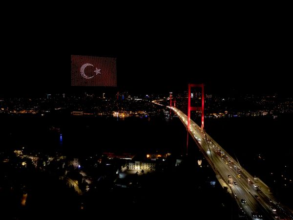 15 Temmuz'un 10. yılında İstanbul semalarında dron gösterisi düzenlendi - Sputnik Türkiye