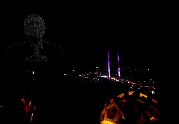 15 Temmuz'un 10. yılında İstanbul semalarında dron gösterisi düzenlendi - Sputnik Türkiye