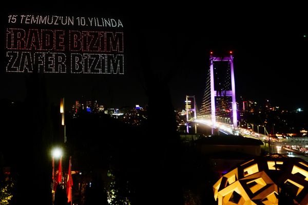 15 Temmuz'un 10. yılında İstanbul semalarında dron gösterisi düzenlendi - Sputnik Türkiye