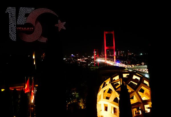 15 Temmuz'un 10. yılında İstanbul semalarında dron gösterisi düzenlendi - Sputnik Türkiye