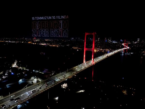 15 Temmuz'un 10. yılında İstanbul semalarında dron gösterisi düzenlendi - Sputnik Türkiye