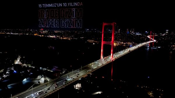 15 Temmuz'un 10. yılında İstanbul semalarında dron gösterisi düzenlendi - Sputnik Türkiye