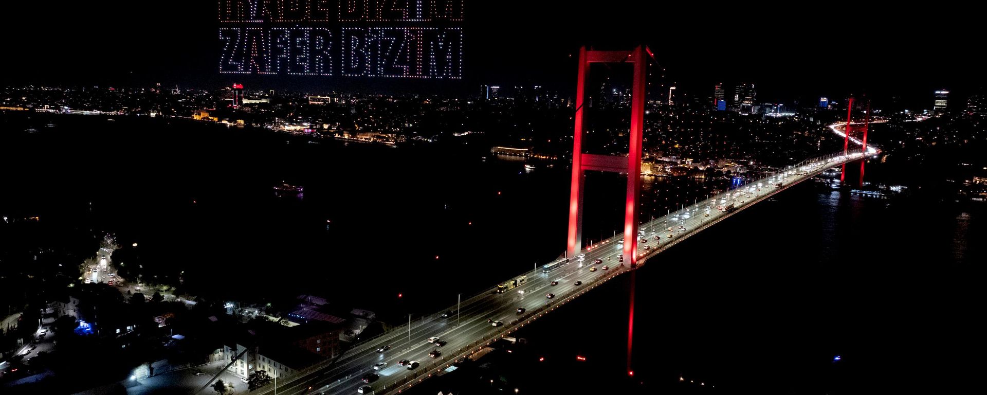 15 Temmuz'un 10. yılında İstanbul semalarında dron gösterisi düzenlendi - Sputnik Türkiye, 1920, 15.07.2026