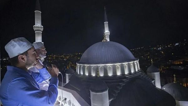 15 Temmuz Demokrasi ve Milli Birlik Günü'nün 10. yılı kapsamında tüm camilerde 00.13'te sela okunacak. - Sputnik Türkiye