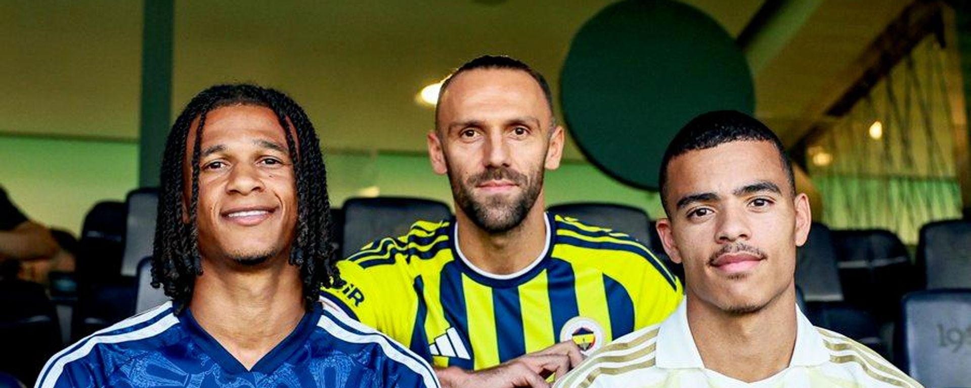 Fenerbahçe'de imzalar atıldı: Yeni transferler için tören düzenlendi - Sputnik Türkiye, 1920, 17.07.2026
