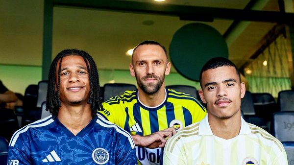 Fenerbahçe'de imzalar atıldı: Yeni transferler için tören düzenlendi - Sputnik Türkiye