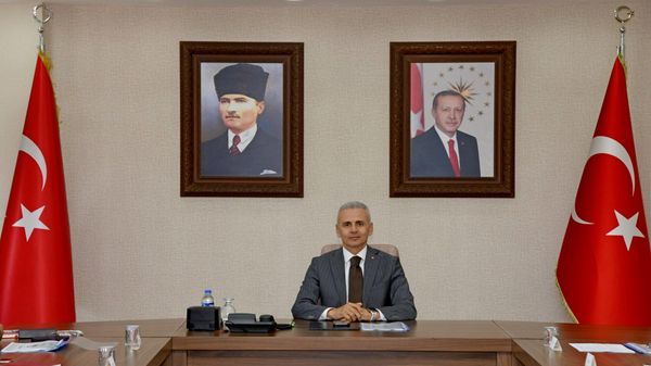 Ardahan Valisi Mehmet Fatih Çiçekli görevden alınırken, yerine Ömer Hilmi Yamlı atandı - Sputnik Türkiye