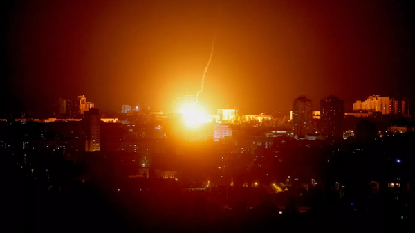 Kiev'deki askeri işletmelere saldırı anı - Sputnik Türkiye