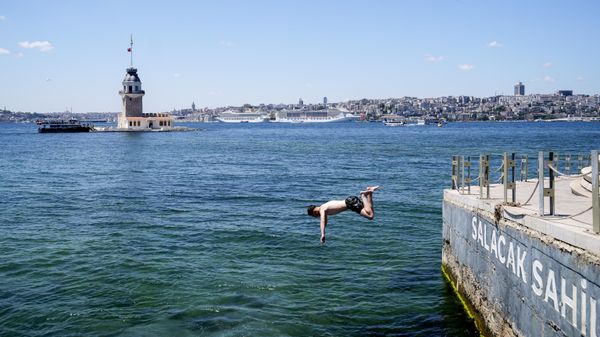İstanbul'da sıcak hava bunalttı - Sputnik Türkiye