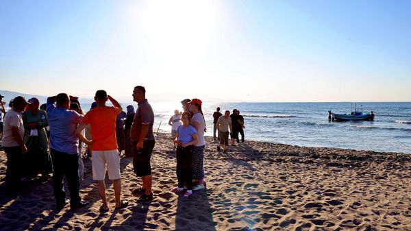 Samsun'un Çarşamba ilçesinde, içinde 6 kişinin bulunduğu teknenin denizde alabora olması sonucu 3 kişi kurtarıldı, 3 kişi kayboldu - Sputnik Türkiye