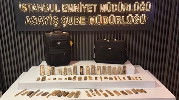 Fatih'te kuyumcu deposundan 51 kilo 482 gram eritilmiş hurda altın çalan 2 şüpheli tutuklandı - Sputnik Türkiye