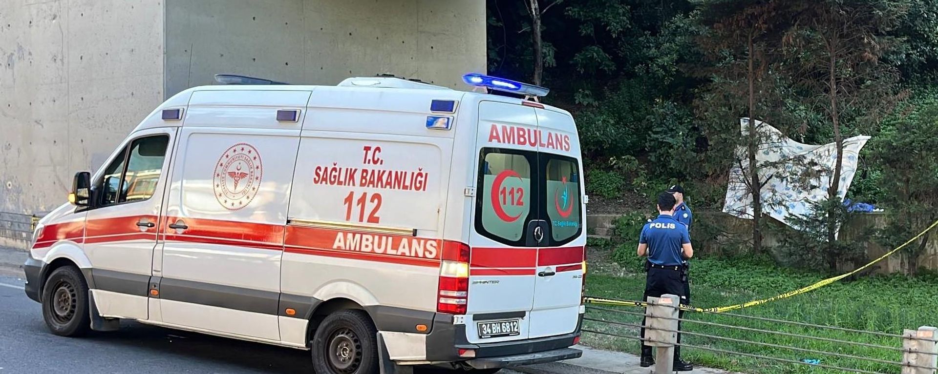 Şişli'de yol kenarındaki ağaçlık alanda erkek cesedi bulundu - Sputnik Türkiye, 1920, 20.07.2026