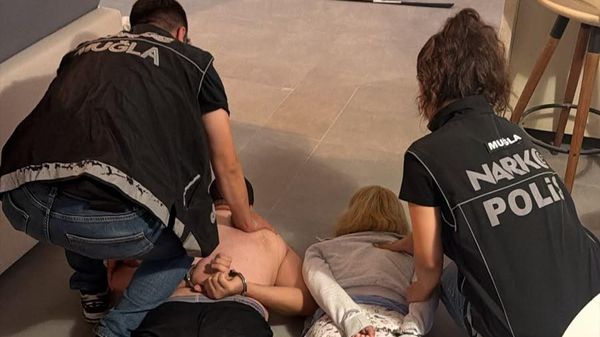 Kırmızı bültenle aranan Kasra Ashrafi gözaltına alındı - Sputnik Türkiye