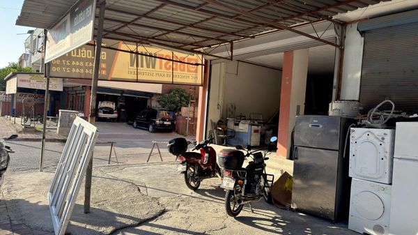 Adana'nın merkez Yüreğir ilçesinde bir kişi iş yerinde uğradığı silahlı saldırı sonucu ağır yaralandı - Sputnik Türkiye