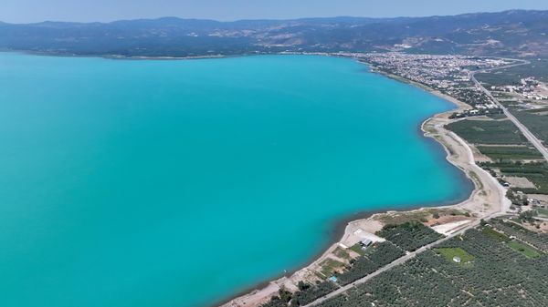  Bursa'daki İznik Gölü turkuaz renge büründü - Sputnik Türkiye