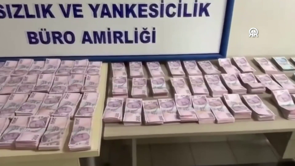 60 yaşındaki kişinin 2 milyon lirasını çalmışlardı: Başka bir ilde yakalandılar, para ele geçirildi - Sputnik Türkiye
