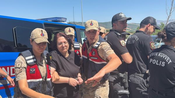 eski Vali Sonel'in eşi ile 2 şüpheli adliyede - Sputnik Türkiye
