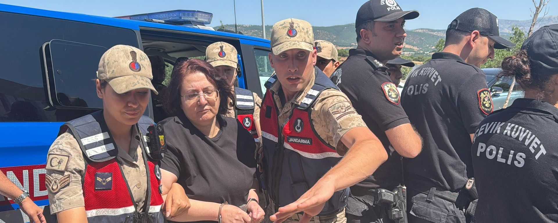 eski Vali Sonel'in eşi ile 2 şüpheli adliyede - Sputnik Türkiye, 1920, 24.07.2026