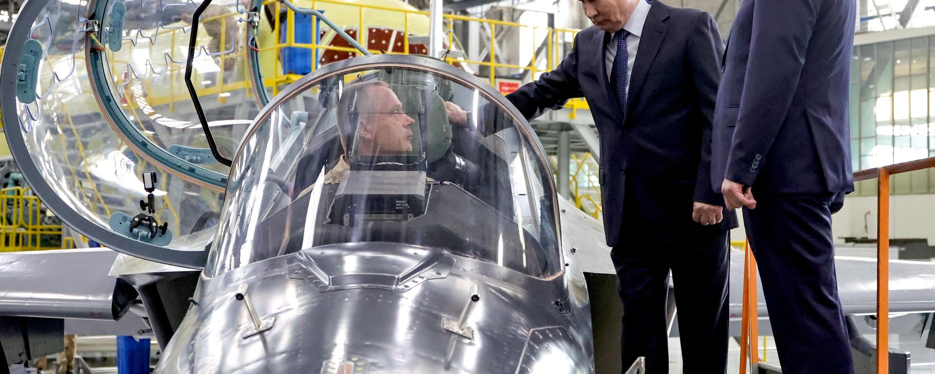 putin irkutsk havacılık fabrikası putin irkutsk havacılık fabrikası - Sputnik Türkiye, 1920, 24.07.2026