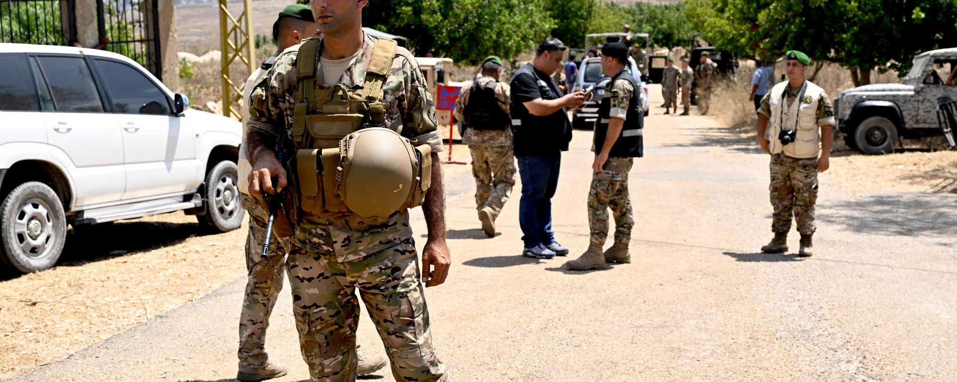 Lübnan'da İsrail'in çekildiği Batı Zavtar sakinlerine evlerini görmeleri için kısa süreli giriş izni verildi - Sputnik Türkiye, 1920, 28.07.2026