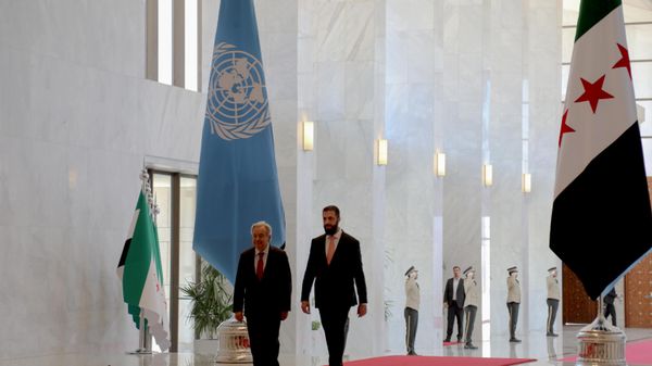Suriye Cumhurbaşkanı Ahmed Şara ile Birleşmiş Milletler (BM) Genel Sekreteri Antonio Guterres başkent Şam'da bir araya geldi. - Sputnik Türkiye