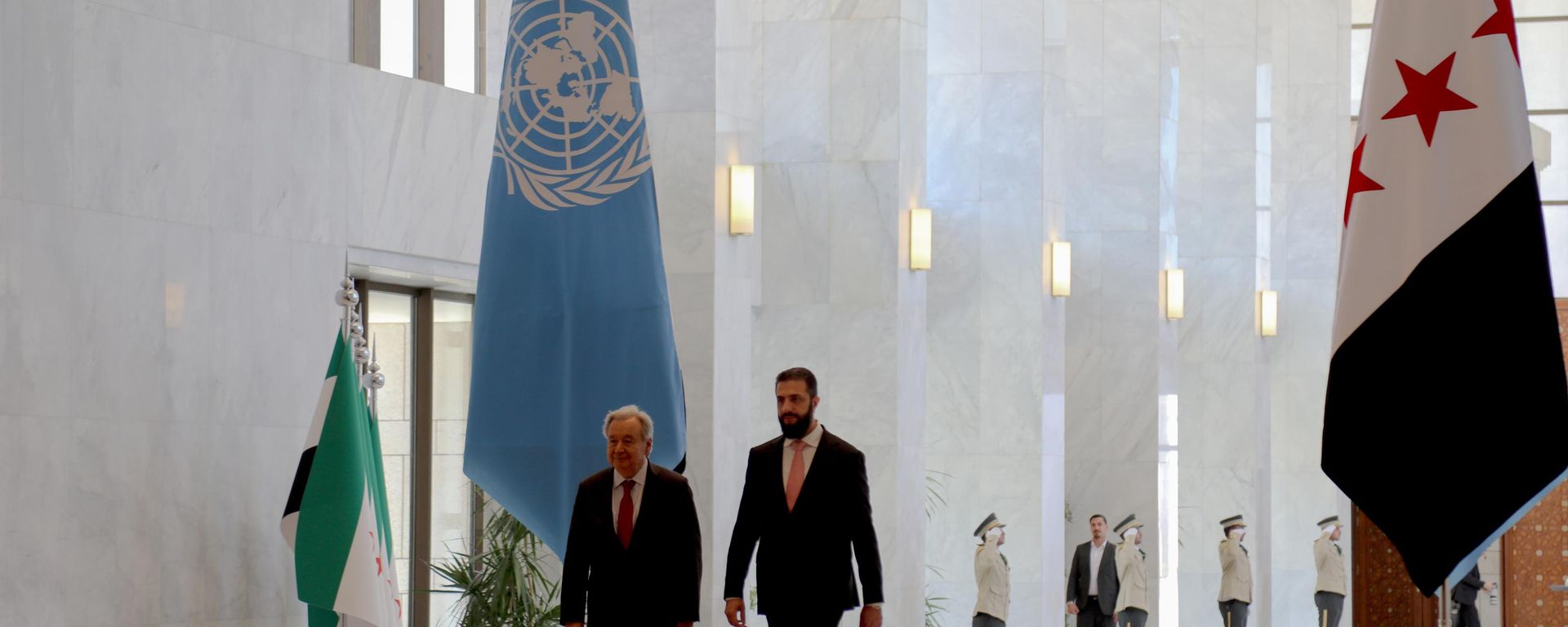 Suriye Cumhurbaşkanı Ahmed Şara ile Birleşmiş Milletler (BM) Genel Sekreteri Antonio Guterres başkent Şam'da bir araya geldi. - Sputnik Türkiye, 1920, 25.07.2026