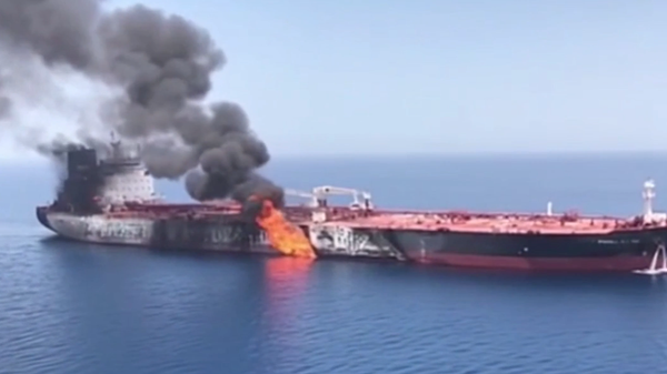 Hürmüz Boğazı'nda patlayan tanker - Sputnik Türkiye