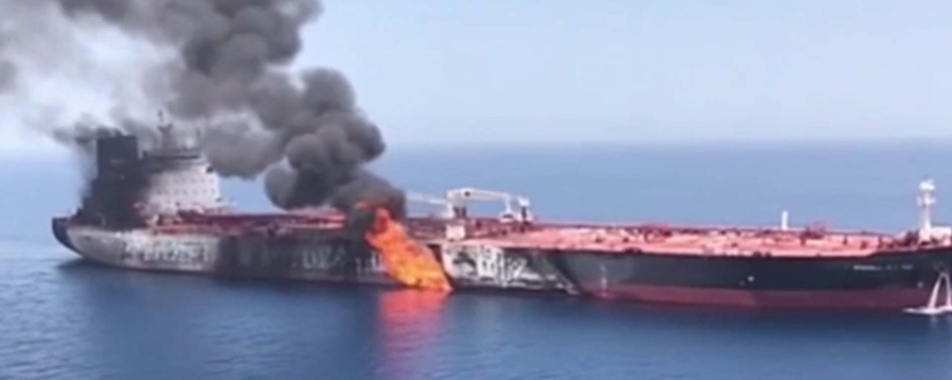 Hürmüz Boğazı'nda patlayan tanker - Sputnik Türkiye, 1920, 26.07.2026