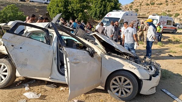 Şırnak'ta otomobil şarampole devrildi - Sputnik Türkiye
