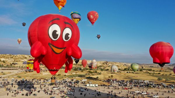 Kapadokya'da figürlü balonlar gökyüzünü renklendirdi  - Sputnik Türkiye