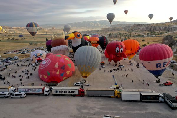 Kapadokya'da figürlü balonlar gökyüzünü renklendirdi  - Sputnik Türkiye