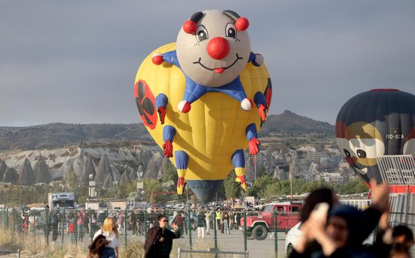 Kapadokya'da figürlü balonlar gökyüzünü renklendirdi  - Sputnik Türkiye
