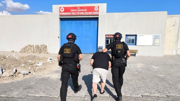 Firari FETÖ üyesine yardım eden Ö.A. tutuklandı - Sputnik Türkiye