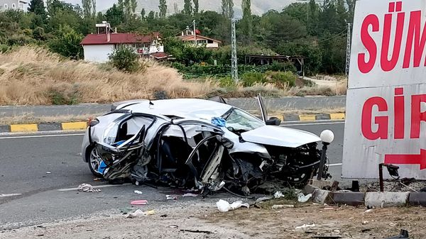 Kastamonu'nun Tosya ilçesinde otomobilin menfeze çarparak devrilmesi sonucu biri çocuk 2 kişi öldü, 4 kişi yaralandı - Sputnik Türkiye