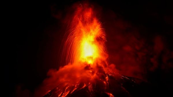 Fuego Yanardağı'nın faaliyete geçtiği Guatemala'da tahliye emirleri verildi - Sputnik Türkiye