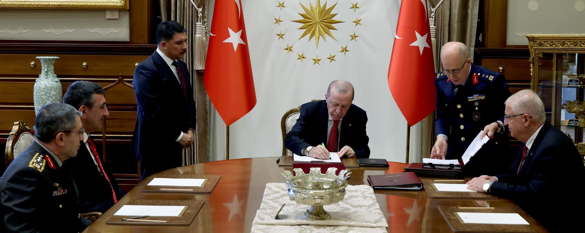 Cumhurbaşkanı Erdoğan, YAŞ kararlarını imzaladı - Sputnik Türkiye, 1920, 04.08.2026
