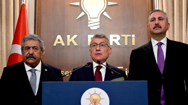 AK Parti Grup Başkanı Güler, Milli Dayanışma ve Toplumsal Bütünleşmenin Güçlendirilmesine Dair Kanun Teklifi'nin 360'a yakın imzayla TBMM Başkanlığına sunulduğunu bildirdi.  - Sputnik Türkiye