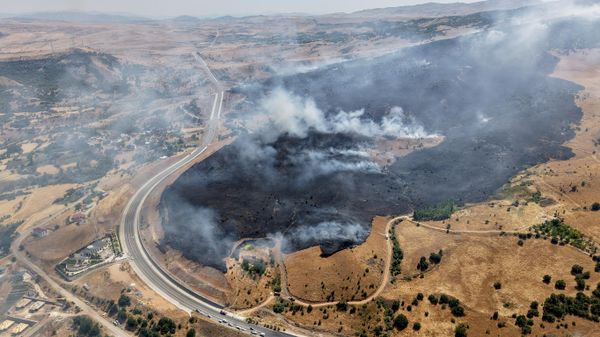Tunceli'de otluk alanda başlayan yangın ormana sıçradı: Ekiplerin müdahalesi sürüyor - Sputnik Türkiye