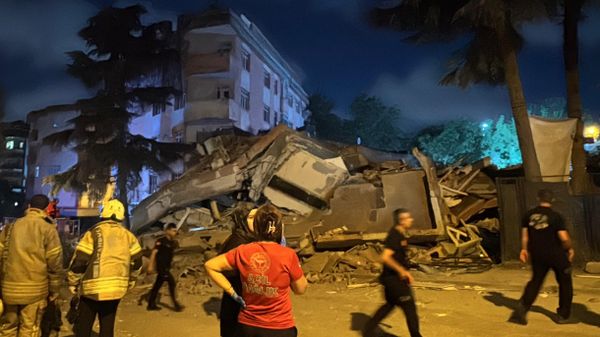 Bahçelievler'de 4 katlı binada çökme meydana geldi - Sputnik Türkiye